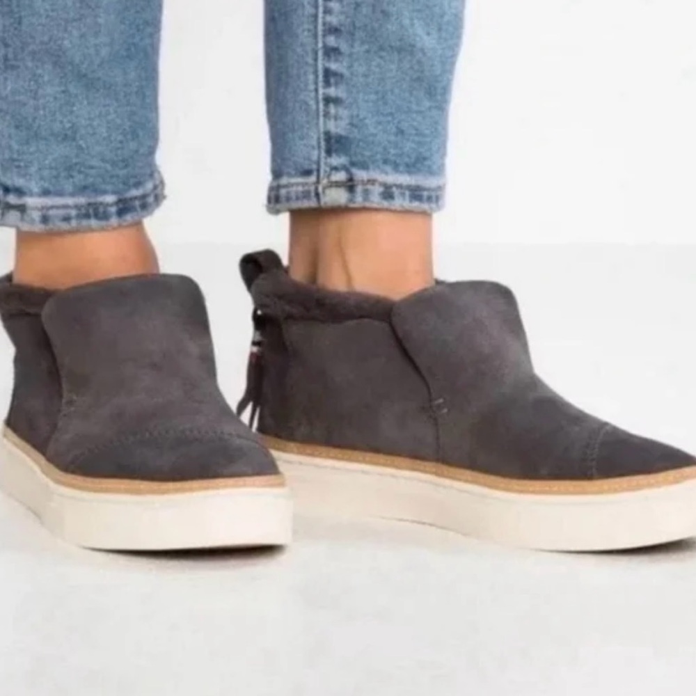 TOMS Women's Paxton Sneaker Size 6.5 Gray Suede